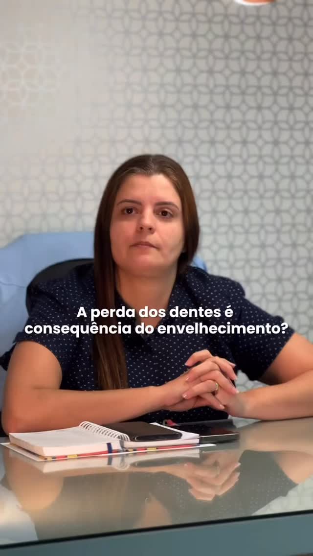 Você já ouviu alguém dizer que perder dente faz parte da idade? Isso é um mito que precisa acabar! A perda dentária não é consequência natural do envelhecimento, mas sim de problemas que poderiam ser evitados com cuidados simples de prevenção e tratamento. No meu consultório odontológico no bairro Santo Agostinho, sempre oriento meus pacientes sobre a importância de manter uma boa saúde bucal em todas as fases da vida. Não existe essa história de ‘ficar banguela com o tempo’. Com acompanhamento profissional e um olhar atento, você pode ter seus dentes saudáveis por muitos anos. Se você está procurando uma dentista no Santo Agostinho que cuida de cada detalhe com carinho e dedicação, estou aqui para te ajudar a preservar o seu sorriso. Agende sua avaliação e vamos conversar sobre prevenção! 💬🦷 Dra. Wellvytha Freitas | Dentista no Santo Agostinho.
