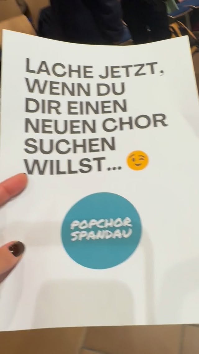 Lach, wenn du dir einen neuen Chor suchen willst… 😢 (Spoiler: passiert eh nicht.) 😏
Denn wer einmal beim Popchor Spandau ist, bleibt. Für immer. Oder zumindest für sehr, sehr lange. 💛🎶
Mittlerweile sind wir 90 Leute, aber hey, dann müssen die Bühnen halt größer werden. 😎
#PopchorSpandau #ChorLeben #bleiben #EinmalChorImmerChor #BerlinChor