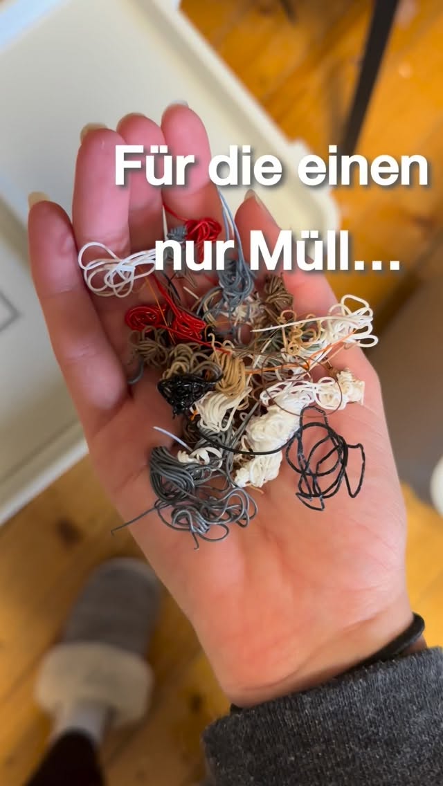 3D-Drucker sind halt einfach ein Spaß für die ganze Familie. Aber versprochen, unsere Katzen haben auch richtiges Spielzeug.😇 #3ddruck #cat #katzen #funny #practicalprints