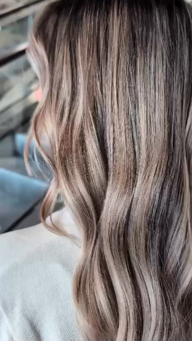 Nouveau look, nouvelle vibe ✨
On change tout et on adore le résultat !
T’es prêt·e pour ta propre transformation ?
#salondecoiffure #hair #balayage #luxembourg #hairdresser