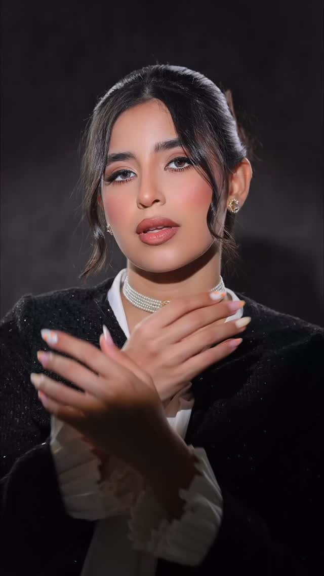 Luxury isn’t a look, it’s a lifestyle. 👑
See the transformation? Yours awaits. 💋
Reserve your glam chair today. 💺
الفخامة مو شكل، أسلوب حياة. 👑
شايفة التحوّل؟ دورك الجاي. 💋
احجزي كرسي الجمال الخاص فيك اليوم. 💺
Jewelry: @mshakis.ae
#grandflorabeautysalonandspa #grandfloraladiessalon #bestsalonindubai
#houseofbeauty #beautyglow #birthdayqueen #birthdayglam #birthdaypromo
#luxurybeauty #beautyaddict #hairandmakeup #hairtransformation