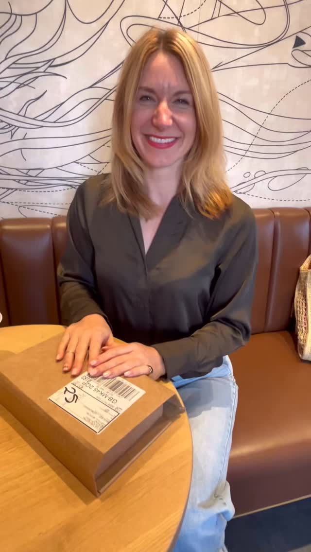 ALINA JAZZ COLLECTIVE 🎤🎷🎺✨
Hey there beauts!
The leaflets have arrived for my gig with The Alina Jazz Collective @alina_orchestra on November 14th, you’ll be sure to see them in and around Milton Keynes on notice boards everywhere!
Ticket sales are under way so make sure to book yours now at @stantonburytheatre or the link is in my bio.
We are super excited to share the evening with you all with tunes from The Great American Songbook, can’t wait!!
🎤 Friday 14th November 7.30pm
Sarah x
.
.
.
.
.
#sarahjonesjazz #jazzsinger #jazzvocalist #singer #livemusic #gigalert #getyourtickets #alinajazzcollective #jazzmusic #stantonburytheatre #miltonkeynesmusic #miltonkeynesbusiness #miltonkeynes