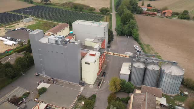 🥰🤍 FESTA DEI GRANAI 2025: una giornata piena di emozioni e di grandi premi 🤍🥰
🍩 PASTRY BIT COMPETITION 🍩
Vincitore Pastry Bit Competition
Antonio Costagliola @antoniocostagliola_pastrychef
Complimenti a tutti i partecipanti:
Chiara Cordella @chiaracrd84
Gabriele Fattizzo @pastrychef_gabriele.fattizzo
Lorenzo Crocifoglio @lorenzo_crocifoglio
Giorgio Derme @gd_pastry
Luca Maltauro @maltauro_luca
Alessia Giornetta @alessia_giornetta
Aldair Husic @aldair_pastrychef
Juri Scarpellini @juri_scarpellini
TESTIMONIAL D’ECCEZIONE:
Leonardo Di Carlo -> @pastryconcep @leonardodicarloofficial
CON LA PARTECIPAZIONE SPECIALE DI:
Andrea Mainardi -> @andreamainardiofficial
Daniele Persegani -> @danieleperseganiofficial
Iginio Massari -> @iginio.massari
La Giuria del Pastry Bit Competition:
Leonardo Di Carlo -> @leonardodicarloofficial
Giuseppe Amato -> @giuseppeamatopastrychef
Denis Dianin -> @denis.dianin
Mattia Masala -> @mattimasala
Diego Poli -> @__diegopoli__
Jose Romero -> @joseromerobarranco
Stefania Pompele -> @stefaniapompele
Davide Brighenti
Mara Nucilla
Stefano Corrada
Alessandra Sogni
Francesca Romano Mezzadri
🌾 Premio “CHICCO D’ORO 🌾
🌾 Azzali Fabio-> Chicco d’oro - GRANO BISCOTTIERO
🌾 Scrocchi Roberto -> Chicco d’oro - GRANO TAYLOR
🌾 Azienda Agricola Casa di Ferro -> Chicco d’oro - GRANO PANIFICABILE
🌾 Ferrari Giorgio -> Chicco d’oro - GRANO DI FORZA
Molino Dallagiovanna
Grano Lavato
Farine Superiori
#dallagiovanna #molino #molinodallagiovanna #molini #moliniitaliani #madeinitaly #farinasuperiori #farinedagranolavato #granolavato #acqua #flour #italianflour #farinadallagiovanna #festadeigranai2025