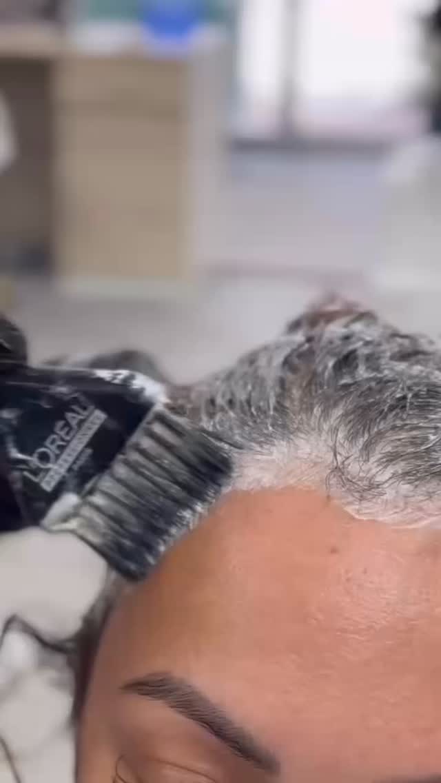 My fave hack for a seamless melt that grows out beautifully 👇 What’s your favorite?#FlawlessHairExtensions #LuxuryHairInstall #CustomPlacement #ClientCareFirst #SewInSpecialist #HairExtensionsByChelsea #KeysHairStylist #ObsessedWithTheDetails