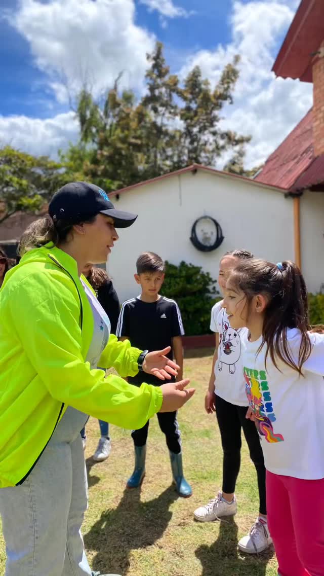 🎨✨ ¡Vacaciones que Pintan Sonrisas en Art Club!
Del 6 al 10 de octubre, tus hijos vivirán mañanas llenas de música, danza, teatro y artes plásticas.
Un espacio seguro donde podrán explorar su creatividad, divertirse jugando y conocer nuevos amigos.
🌟 No dejes pasar la oportunidad de unas vacaciones inolvidable en semana de receso.
¡Reserva ya!
Contáctanos y reserva el cupo de tu hijo 3118617584 y visita nuestra página web haciendo clic en el enlace de la bio.