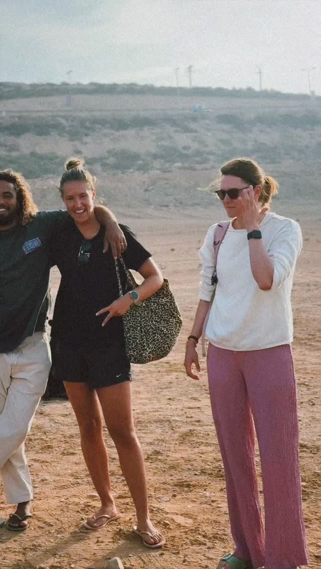 Proof that size doesn’t matter when the stoke is real! 🤍
#melosurfandyoga #surfingmorocco #morocco #taghazout #surf #enjoy #travel #surfing #yoga #taghazoutbay #surfcamp #surfcamptaghazout #solotravel #solotraveller