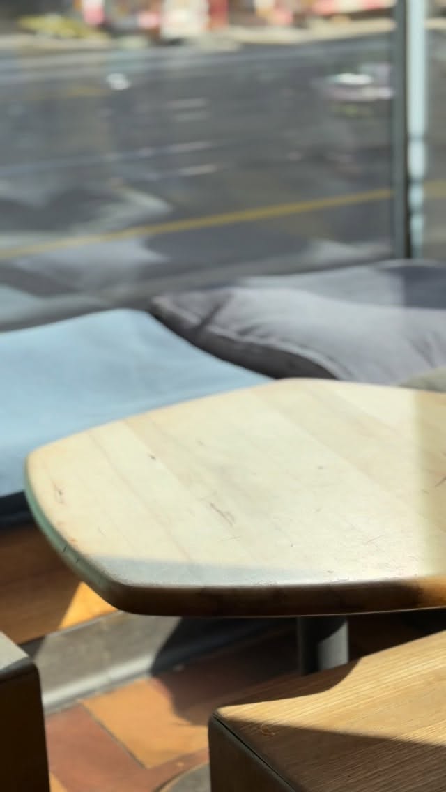 In der Herbstsonne sitzen und einen Cappuccino mit den neuen Espressobohnen trinken 💜.
@kaffeemacher
#coffee #caféfrühling #coffeebar #kaffeemacher #basel