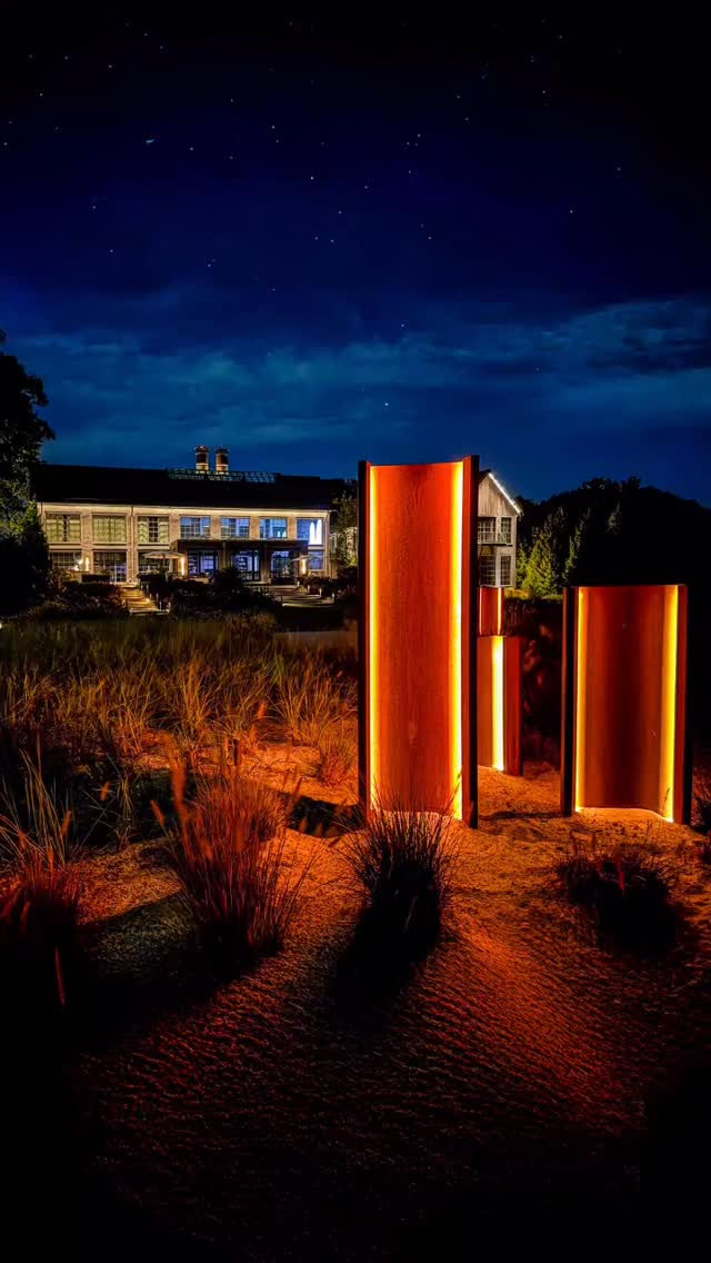 Industrial monoliths, glowing like fire in the dune grass. A landscape reimagined through light.
.
#luxurylifestyle #greatclients #finehomebuilding #archdaily #archilovers #coastalliving #familyhome #SculpturalLighting #IndustrialElegance #ArchitecturalLighting #DesignInNature #LandscapeArchitecture #IndustrialCraft #ArtAndArchitecture #ModernLightingDesign #OutdoorSculpture #SteelAndSand #DesignInspiration #LightingDesign @ospreybarns
.
.
@marras.curtis_lighting_design
@andrewbartolotta_aia
@cavellorobert