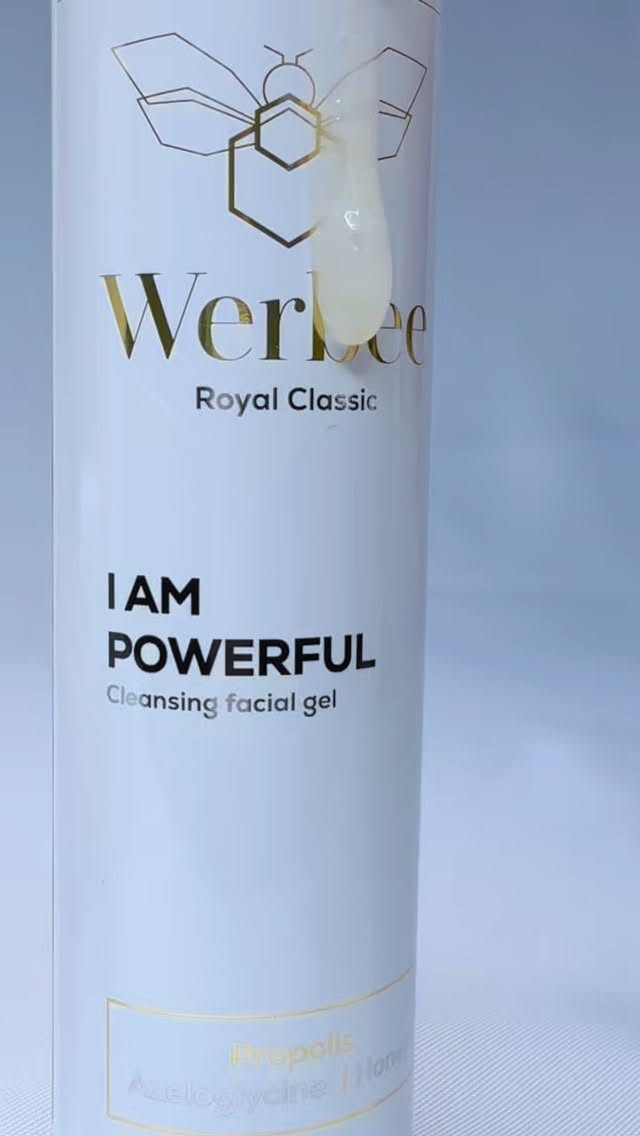 Poznaj oczyszczający żel do mycia twarzy od Werbee Cosmetics 💧
Delikatna formuła, skutecznie usuwa zanieczyszczenia, makijaż i nadmiar sebum, nie naruszając bariery hydrolipidowej skóry. Skóra po użyciu staje się jedwabiście gładka, promienna i świeża
🌟 Reguluje wydzielanie sebum
🌟 Właściwości antybakteryjne
🌟 Działanie przeciwtrądzikowe
+ Subtelny zapach i perfekcyjna konsystencja sprawiają, że każdy kontakt z produktem to wyjątkowa przyjemność 💛
💧 Dla skóry, która zasługuje na więcej niż pielęgnację — zasługuje na Werbee.