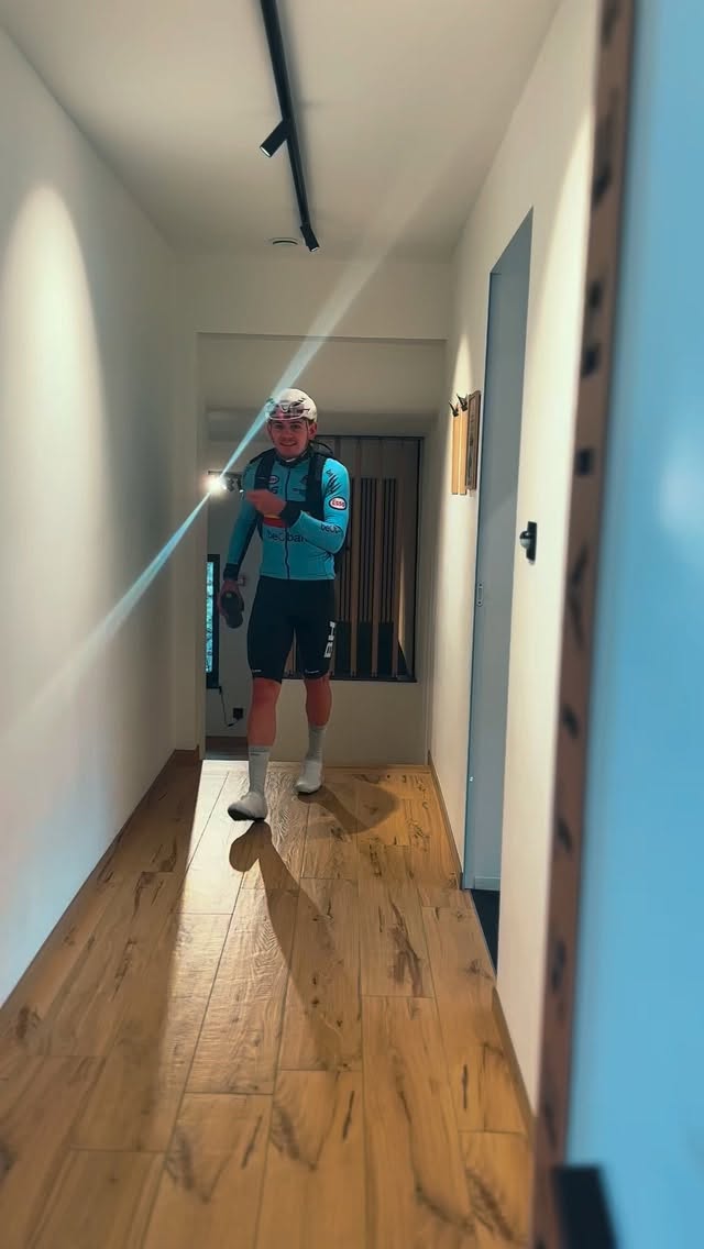 On continue la préparation physiquement avec @jamin_antoine ce lundi 💪.
Travail de force et de coordination pour préparer l’augmentation des charges.
#cycling #training #cyclisme #sport #performance #cyclocross #gym