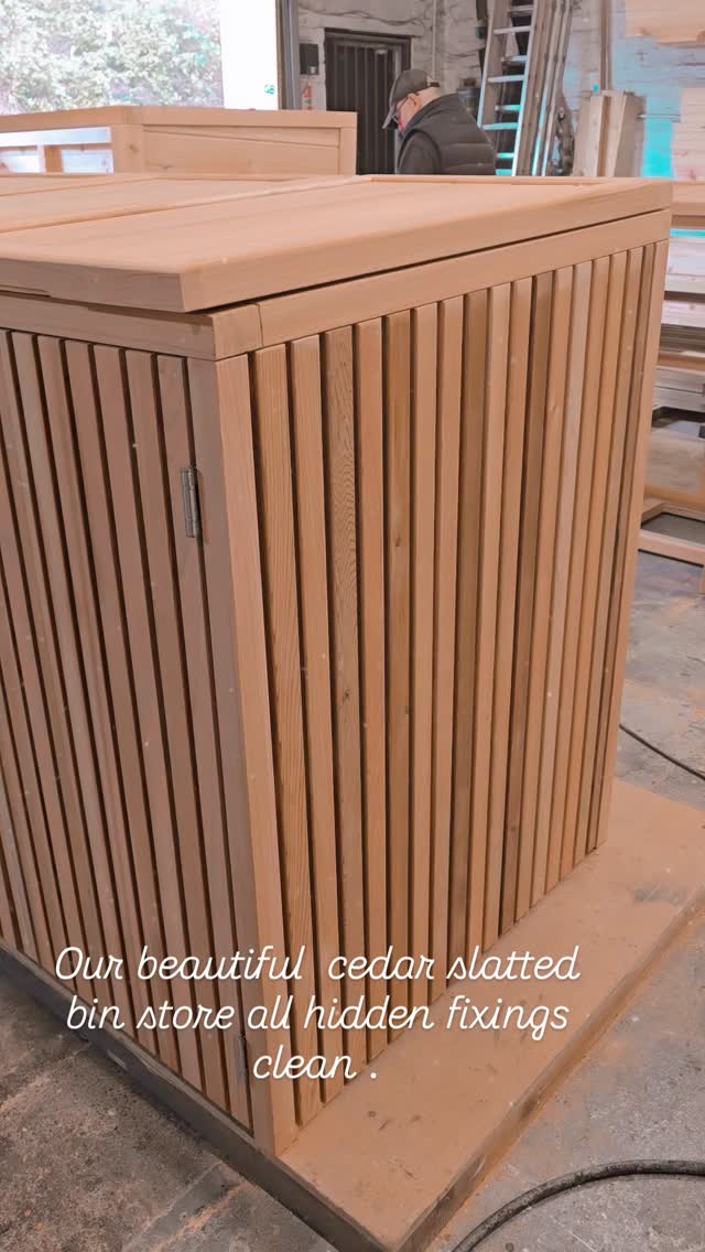 Western red cedar slatted bin store.
#binstore
#bespoke
#london
#landscaping
#wooden
#garden
#gardendesign
#wheeliebinstore
#binenclosure
#gardenstorage