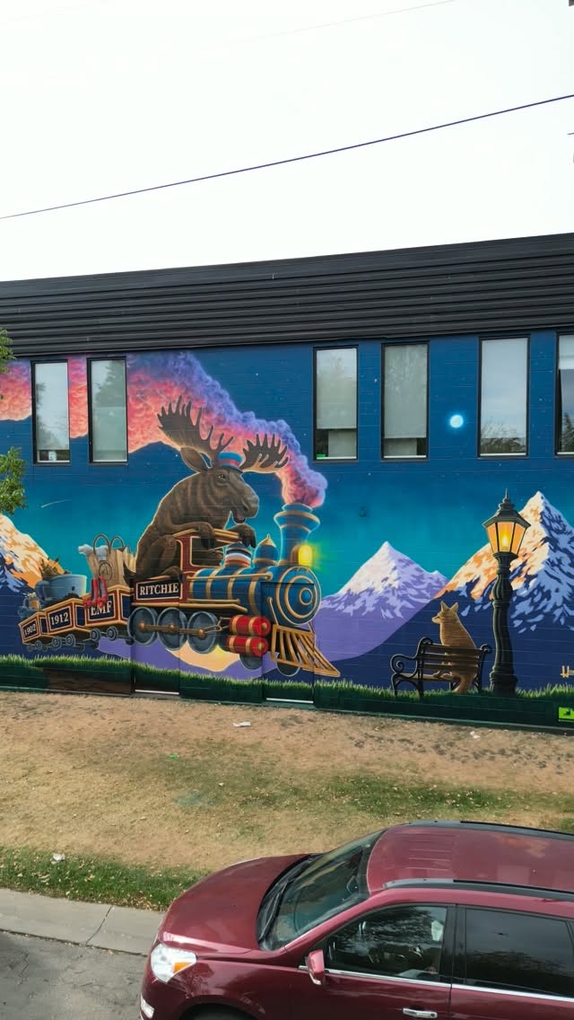 New mural just dropped. Shout out to @edmontonmuralfest for the opportunity, Geometric Engineering and @moduncorked for giving me their beautiful wall. #yegart #mural #muralist #trainart #cnrail #edmontonart #edmontonartist #canadianartist
