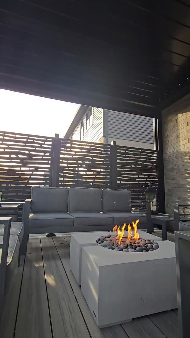 Evenings done right 🔥
Modern lines, warm fire, and zero maintenance.
#SimcoeDecks #OutdoorLiving #ModernPatio #DeckDesign #CanadianBackyards