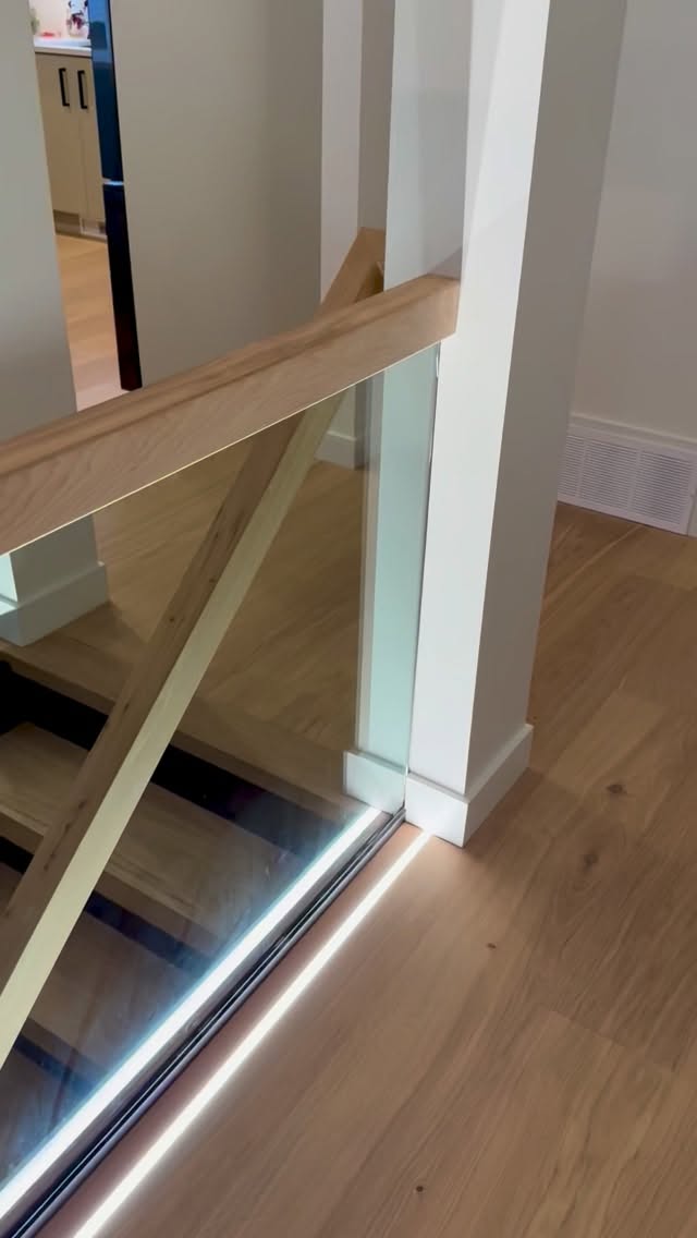 Hickory handrail meets glass for a clean, modern finish ✨
Lighting brings this staircase to life.
Proud to collaborate with Discount Glass Regina on this project!
#GWrailings #Regina #InteriorDesign #ModernStairs #HickoryRailing #GlassRailing #HomeRenovation
