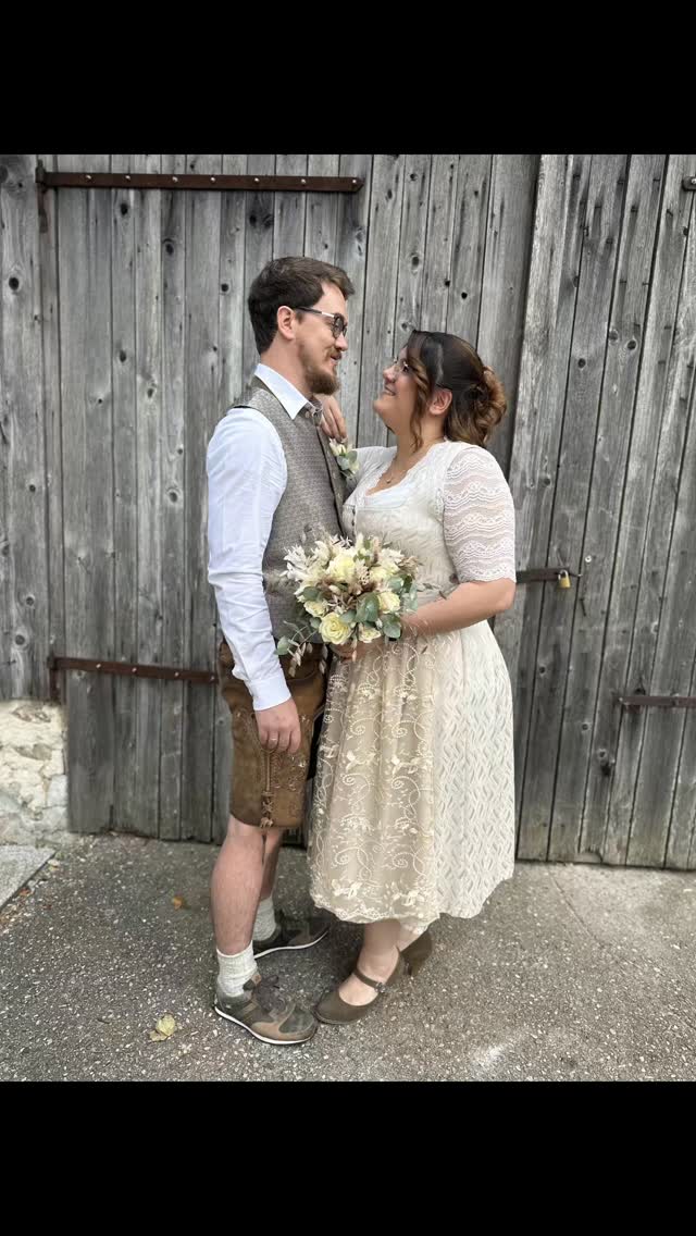 Herzlichen Glückwunsch 🍀
Und vielen Dank für euer Vertrauen 😊
#dirndllove #dirndl #hochzeitstracht #heiratenintracht #heiraten #brautpaarintracht #brautdirndl #tracht #hochzeitintracht #trachtigheiraten #dirndlliebe #passau #brautintracht #trachtenhochzeit
