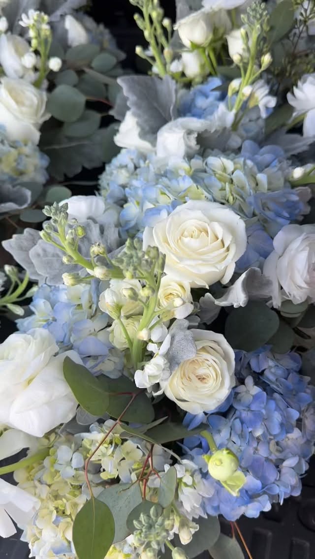 Whether it’s a private dinner, shower, wedding or birthday party Designs by Darenda is your go to for flower creations.
We look forward to helping you celebrate life’s most cherished moments 💐
#designsbydarenda #flowers #flowerstagram #freshflowers #centerpieces #babyshower #bridalshower #flowerinspiration #wedding #birthday