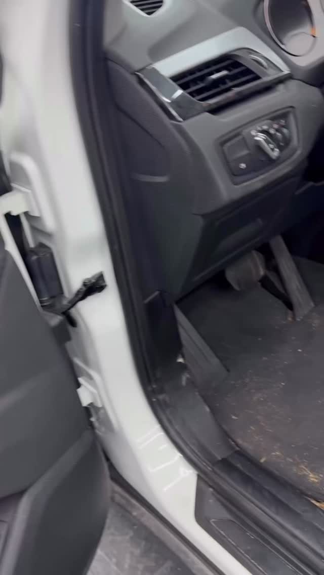 🐾 Des poils partout ? Plus maintenant !
Ce BMW X1 a retrouvé un intérieur impeccable ✨
#EasycleanVS #Detailing #BMWX1 #PoilsDeChien #NettoyageAuto