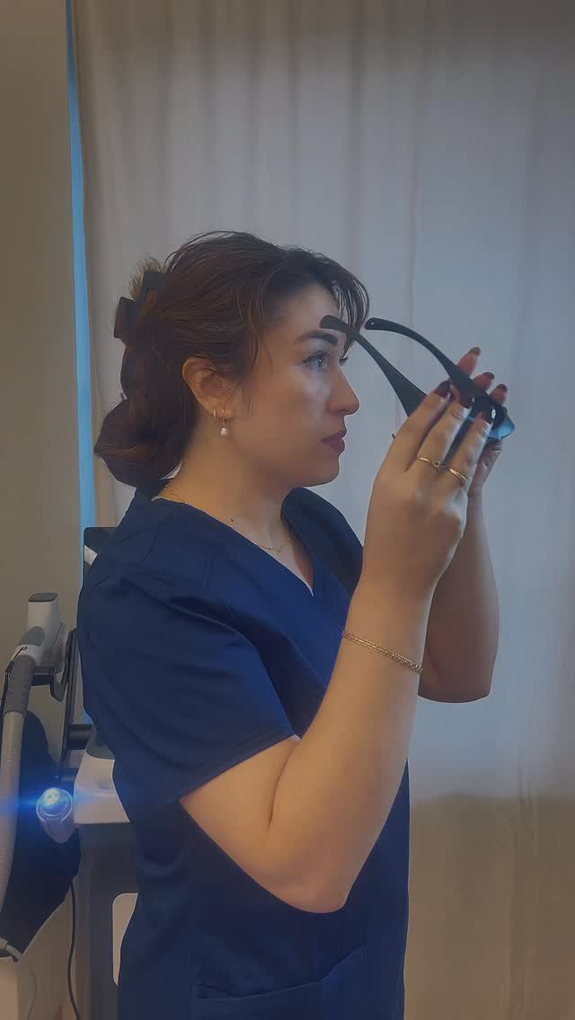 Laserbehandling in progress💥våra behandlingar utförs alltid med fokus på säkerhet- både för dig som kund och oss som arbetar- samt med hög precision för önskat resultat ✨😍