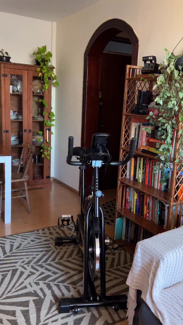 Dia 07/30! Quem aí tá acompanhando e gostando desse desafio? Comenta “não vai virar cabide” pra me incentivar.
Esse é o Desafio 30 Dias de Bike Ergométrica que eu criei pra me desafiar e compartilhar por aqui. Quem vem comigo?
Se quiser o link da minha bike está na minha bio, ou pode pedir nos comentários que eu te passo.
#bikeergometrica #bicicletaergométrica #bicicletaergometricaemcasa #treinoemcasa
#emagrecercomsaúde