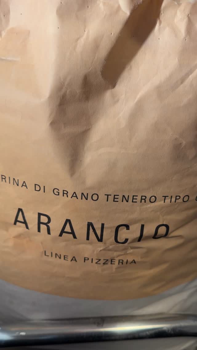 Got my hands on Molino Pasini Arancia flour — a strong W390–W400 flour — and decided to test it out.
Here’s the result of my biga pre-ferment, made entirely with Arancio.
Next step: mixing the final dough using Molino Pasini Rinforzato Bio Tipo 0.
Stay tuned for the outcome 👀🍕
Molino Passini Arancio -1000g
Water -450g
Lievito di birra secco - 3g
16 h @18 degrees
#napolitanskpizza #pizzacontemporanea #pizzashop #pizzalovers #hjemmelagetpizza #pizzaoppskrift #pizzarecipe #pizzaelskere #molinopasini