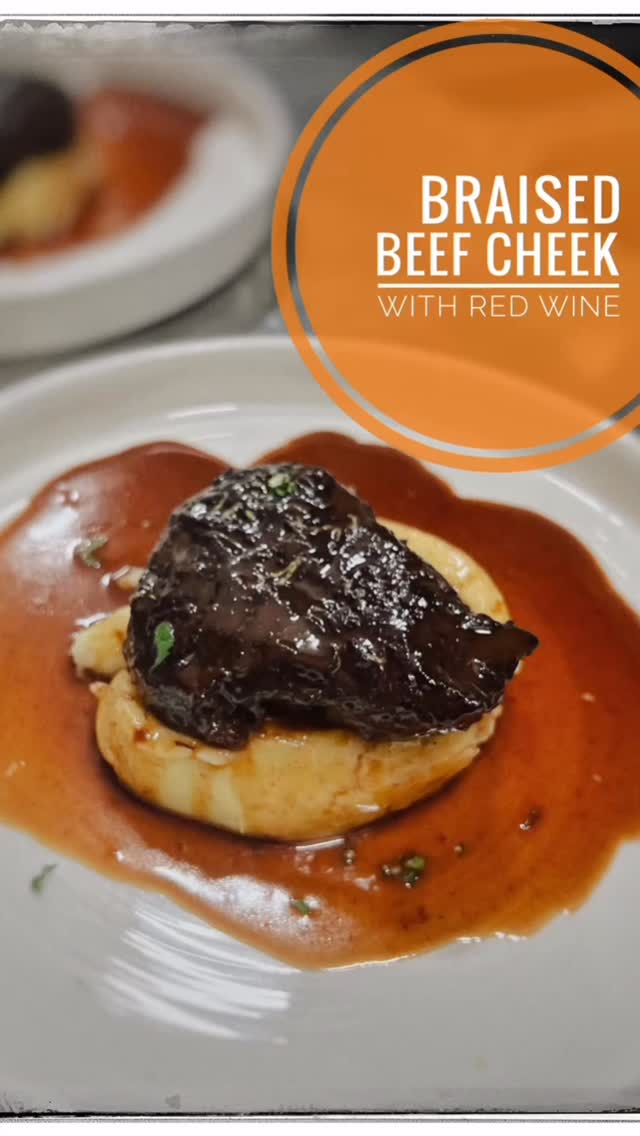 ✨ Chef’s Recommendation – Limited Time Only ✨
Our red wine braised beef cheek is slow-cooked to perfection until melt-in-your-mouth tender. Served with creamy mash potatoes and a touch of fresh gremolata for that perfect balance of richness and brightness 🌿🥔🍷
Available for a limited time only — come and experience this beautifully comforting dish before it’s gone.
📍Bellezza Restaurant, Malvern
#BellezzaRestaurant #MelbourneFood #BraisedBeefCheek #DinnerInMelbourne #MelbourneEats #FoodieMelbourne #MalvernEats #ChefSpecial #LimitedTime