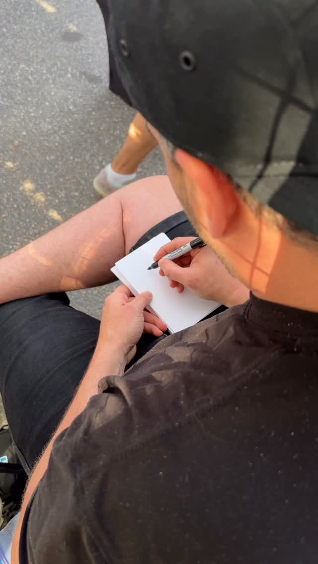 Real-time free doodle done today at Freeport Fall Festival. Tomorrow is the last day of the festival if you’d like to snag a doodle for yourself!
Thanks @portlandmebruin for taking the vid!
@visitfreeport