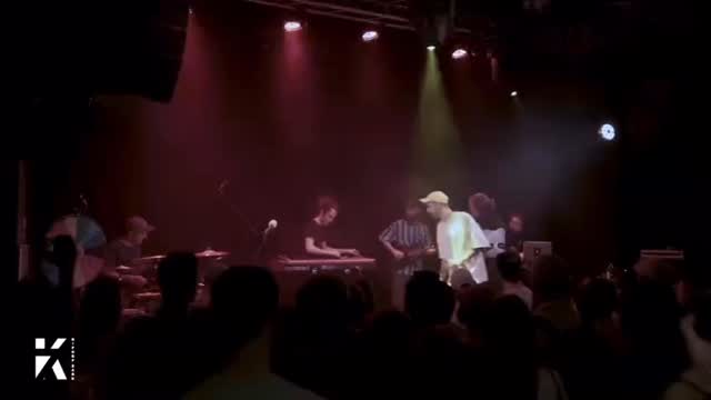 Il marche sur scène comme on affronte le monde.
Pas pour détruire, mais pour relier.
Praxis, c’est la parole en feu,
Le fil entre la rage et l’intime,
Le carrefour entre l’action et la réflexion.
🎥 Capté au @lemetronum avec K7
Ceci n’est qu’un avant-goût
Demain c’est à 18h
Que tu peux venir vibrer à La Canopée 🔥
📍 La Canopée - Fronton
⏰ 18h → 2h
🎟 8€ prévente / 15€ sur place
👉 Billetterie: https://www.helloasso.com/associations/la-canopee-des-arts/evenements/swift-guad-a-la-canopee
Praxis en première partie de @swiftguadoff avec La Cercleuse, Bunny, IMA, Dublowsan, Tissan, Wats.
Vidéo complète du passage au metronum 👉🏽 https://youtu.be/mKdo6YHKzZY?si=YXbZihFmP8dkcvq1