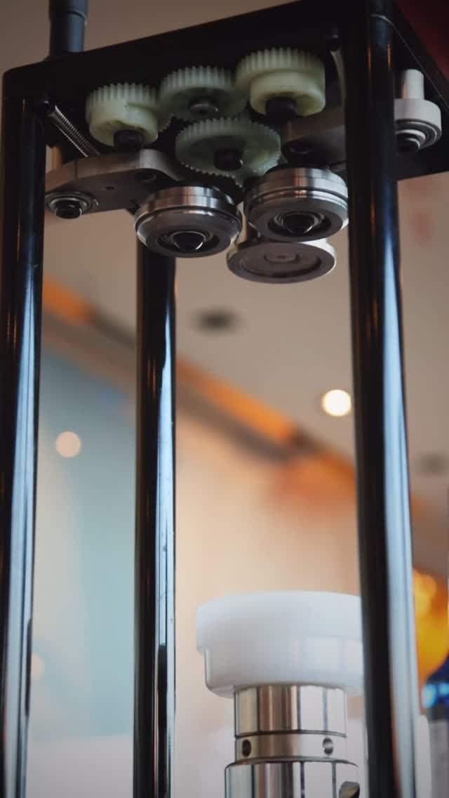 🚀 NEU BEI BARLOEFFEL 🚀
Unsere Iced Lattes, Frappés & Signature Iced Teas sind da – erfrischend, natürlich & einfach wow! 🧊
Gemacht mit frischen Zutaten, jeder Menge Leidenschaft 💛
Und das Beste: Serviert in unseren stylischen, 100 % recycelten barloeffel Bottles – nachhaltig, wiederverwendbar & mit ganz viel Liebe abgefüllt. 🌿✨
💻 Bald auch online – bleib dran für alle Updates!
#barloeffel #newmenu #icedlatte #frappétime #signatureicetea #recycledesign #comingsoon #freshfrombarloeffel