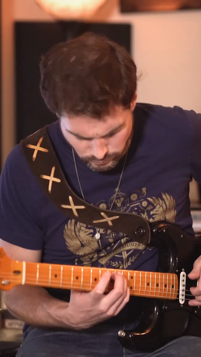 I got my hands on a @spellcasterfx Hellmüt recently and took a trip to Loud Town! I ran this four-transistor Rangemaster-boosted behemoth through a trio of tones, including this sustain-for-days lead setting.
Full deal is on my YouTube channel, and SpellcasterFX has these in stock as of this posting. They’re a terrific local (Portland) group with an ethos of providing top-tier classic circuitry at accessible pricing and I believe they’re nailing it. I look forward to running more tryouts on their builds!
Tracked, as always, through the inimitable @bensonamps Monarch, which - it turns out - absolutely loves having a dangerous level of gain fed into it.