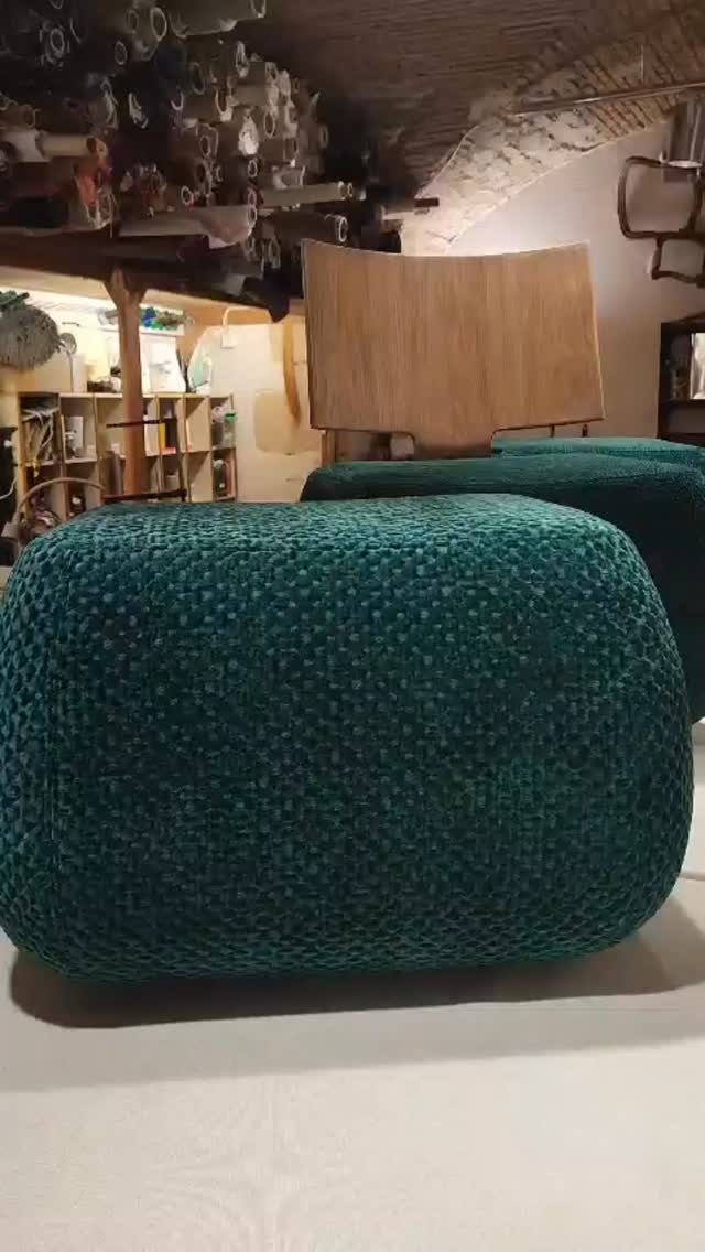 Changement de look pour cet ensemble Casina.
Tissu @prestigioustextiles
Velours Rodin et Hepworth colori émeraude.
#tapissierdecorateur
#fabricationfrançaise
#interiordecoration
#artisansgardois
#couleurssurmesure
#tissusdequalité
#artisansgardois