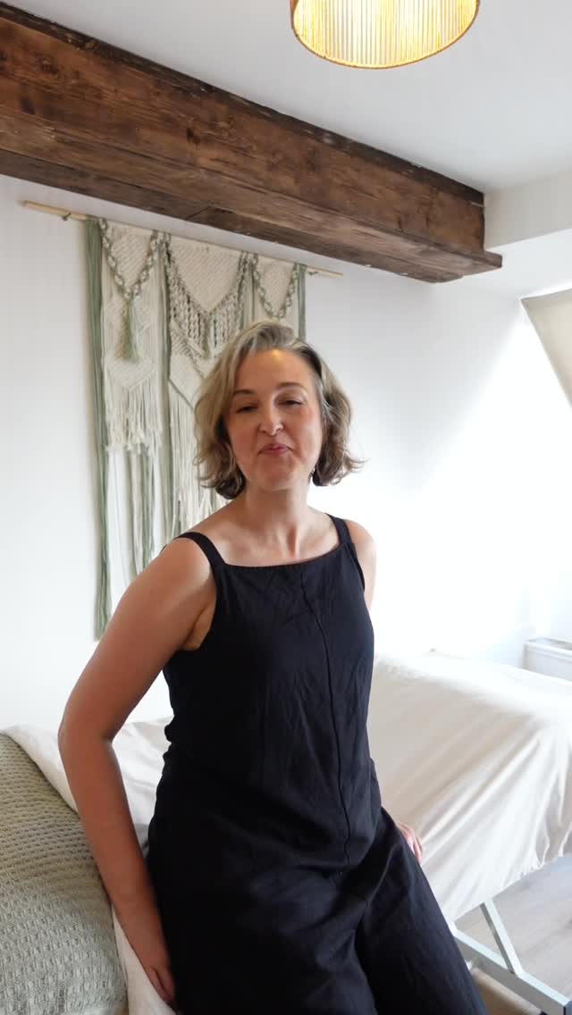 ✨ Reflexology ✨
Did you know every part of your body is connected to specific points on your feet & face👣 🧖🏽♀️
Reflexology uses gentle pressure on these points to help:
🌿 Reduce stress
💤 Improve sleep
💆♀️ Relieve tension
⚡ Boost circulation
🧘♂️ Restore balance & energy
Treat yourself! 💖
@bysarahforster
#reflexology #holistichealing #wellnessjourney #mindbodybalance #naturaltherapy #relaxrestorerebalance