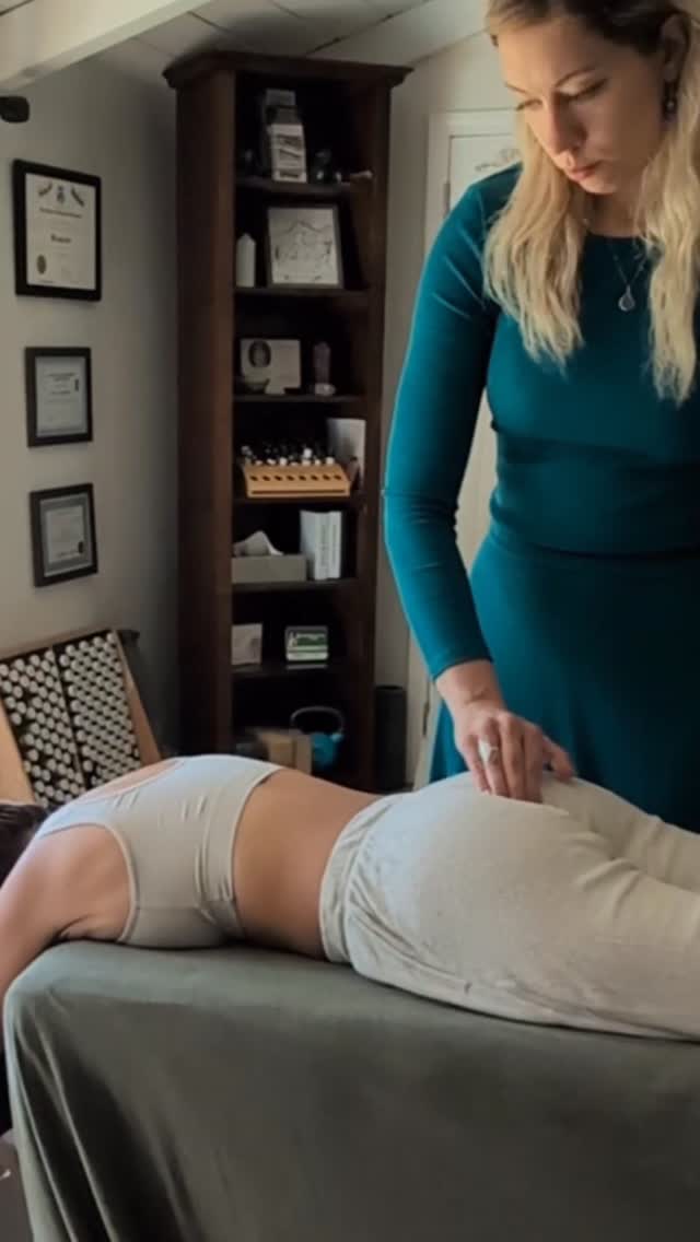 What you’re seeing isn’t random movement... it’s the body’s intelligence turning back on.🧠
After pregnancy, many women feel disconnected: from their core, their energy, their flow. 🪷
The nervous system holds onto protection patterns, guarding the spine and pelvis.🩻
When safety is restored, the body begins to reorganize itself.🌀
Muscles start to pulse. Breath deepens. Energy shifts.🫁
It’s not force... it’s permission.💡
This is what I call Brain–Body Reconnection: where your body remembers how to heal without being told what to do.🌀
Every shake, every wave, every subtle vibration is the nervous system releasing tension and rewiring for harmony.🌿
It’s your body showing you: “I’m ready now.”
If you’ve been feeling stuck in pain, exhaustion, or disconnection since giving birth: this is your invitation.✉️
Your body knows the way home. I just help it remember.💕
🌀 Book your Spinal Flow Assessment today — and experience what it feels like when your body starts healing from within. Link in bio 🔗
#PostpartumHealing #NervousSystemReset #BrainBodyReconnection #SpinalFlow #SomaticHealing #NaturalIntelligence #HolisticHealth #EmbodiedHealing #ChiropracticEvolution #WomensWellness #EnergyFlow #BodyRemembers