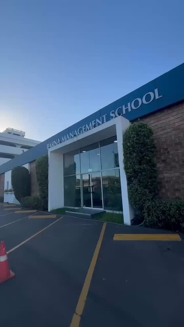 Agradezco a @barnamanagementschool por la amable invitación a participar como conferencista en el Programa para Directores de Comunicación de Instituciones Públicas, abordando el tema “Gestión de comunicación de crisis: visión estratégica para prevenir, mitigar y preservar la confianza ciudadana”.
Ha sido una experiencia sumamente enriquecedora compartir con profesionales comprometidos con la excelencia y el fortalecimiento institucional.
Valoro la calidad del programa y la apertura al intercambio académico.
Continuemos apostando por una comunicación pública estratégica, proactiva, transparente y empática. ✨
#comunicaciónestratégica #gestióndecrisis #yolandamañánconsultoría #yolandamañán