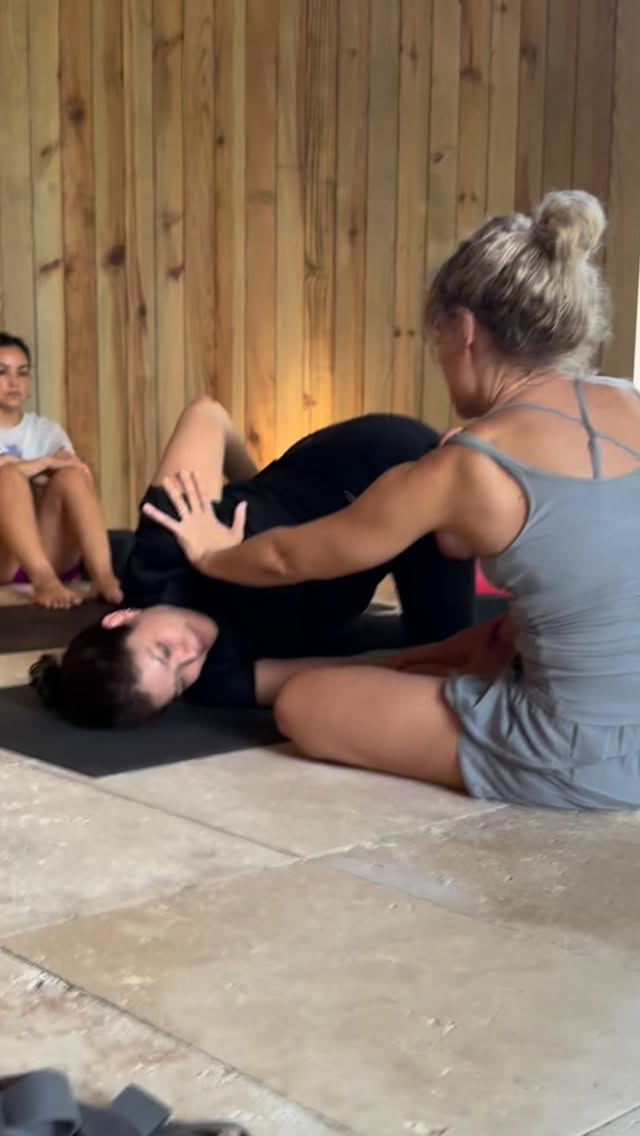 Sharing some of my favorite reclining and seated Thai flow therapy adjustments for twists 🤍
Assisting and adjusting has always been something I’m deeply passionate about — right from the very start of my teaching journey. There are so many different styles of adjustments, and the intention behind them can shift depending on the class, the style, and the student.
Sometimes adjustments are about alignment and activation — helping students find engagement and stability in a pose. Other times, they’re more about release and support. These particular adjustments are more therapeutic, grounding, and restorative in nature — the kind I love weaving into the closing sections of my classes or as part of my Thai flow therapy offerings in trainings, classes, and retreats. ✨
Day 6 of our #alofurryfriends
SPONSORED BY @aloyoga & @alowellnessclub
HOSTS
@giusy_volturno @rebeccahannah_
@rosariamazzon @lottasebzdayoga
@heidikayoga @meliora.flow
#thaiflowtherapy #therapeuticadjustments #assistingandadjusting #partnerwork #recliningtwist #seatedtwist #theartofadjustments #yogaadjustments #handsonhealing #yogatherapy #thaiinspiredflow #mindfulmovement #teachertraining #yogacommunity #embodiedpractice #holisticyoga