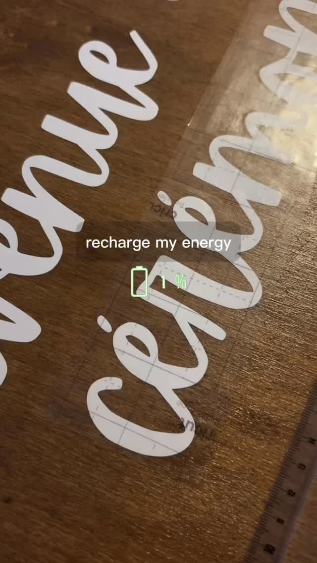 Chacun sa source de joie, fabriquer est la mienne 💙
#diy #crafts #faitmain #handmade #cricut #cricutmaker3 #personnalisation #mariage #wedding #creatrice #creatricefrancaise