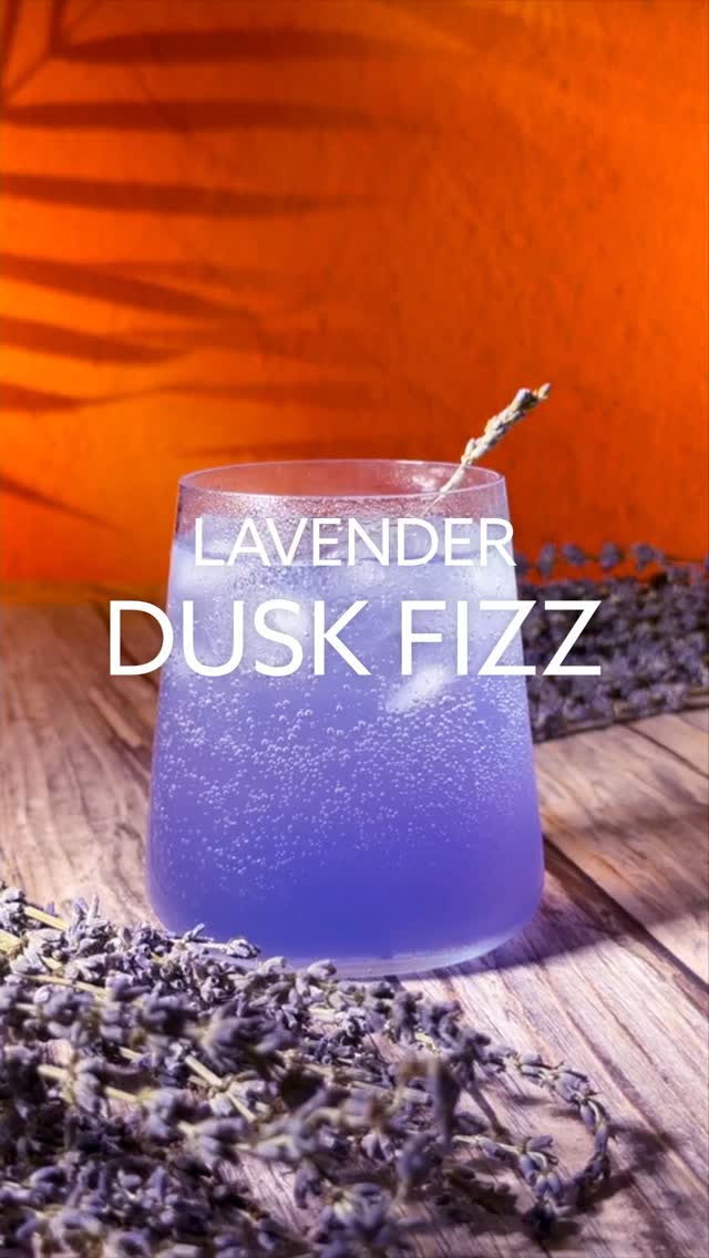 ✨ Lavender Dusk Fizz 🪻
Mondays don’t always need a strong start — sometimes you just need something soft, floral, and sparkling 🌙💜
🌿 You’ll need
• 2 oz lavender syrup + water blend (or lavender cordial)
• ½ oz lemon juice
• ½ oz honey syrup
• Sparkling water to top
• Ice
• Garnish: lavender sprig or edible flower
✨ How-to
Mix lavender syrup, honey syrup, and lemon juice with ice → top with sparkling water → garnish with a lavender sprig✨
Floral, fizzing, and delicate — like twilight in a glass.
👉 Save this recipe for evenings when you want something gentle but elevated.
💬 Would you drink this after dinner or as a midday reset? 👇
#Mocktails #ZeroProof #MocktailRecipes #Drinkstagram #NonAlcoholicDrinks #EasyMocktails #TheCasualSipper #AestheticDrinks #DrinkInspo #FloralDrinks #SparklingDrinks #HomeBartender #MondayMood #WellnessLifestyle