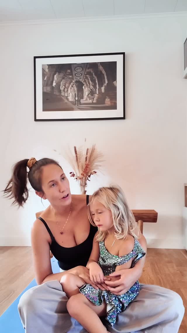 Undra om det är hon eller jag som har fått det här med yoga om bakfoten 🤭♥️
Vad tänker du? 🤭
#yogamedbarn #aikitastudio #yogalife #yogamatta #yogainspiration #självkärlek