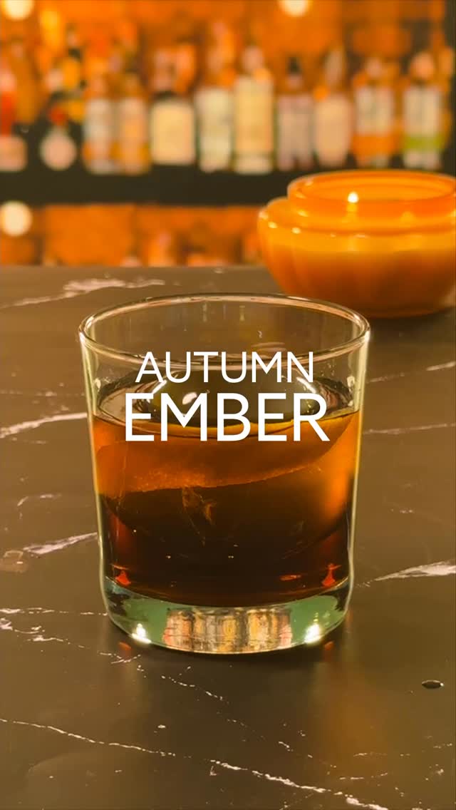 ✨ Autumn Ember ✨
A little midweek warmth — bourbon, spice, and that soft glow that makes Tuesdays feel less like work 🔥🥃
🌿 You’ll need
– 2 oz bourbon
– 1 oz date syrup
– 2 dashes walnut bitters
– Expressed orange peel
✨ How-to
Stir date syrup, bitters, and bourbon with ice → strain into a rocks glass over a large cube → express and drop in orange peel.
Smooth, nutty, and subtly sweet — like firelight in a glass.
👉 Save this recipe for your next cozy night in.
💬 What’s your favorite fall whiskey drink? 👇
#OldFashioned #BourbonCocktail #FallCocktails #WhiskeyLovers #CozyDrinks #TheCasualSipper #Drinkstagram #Mixology #CraftCocktails #HomeBartender #DateSyrup #SeasonalSips #FallVibes