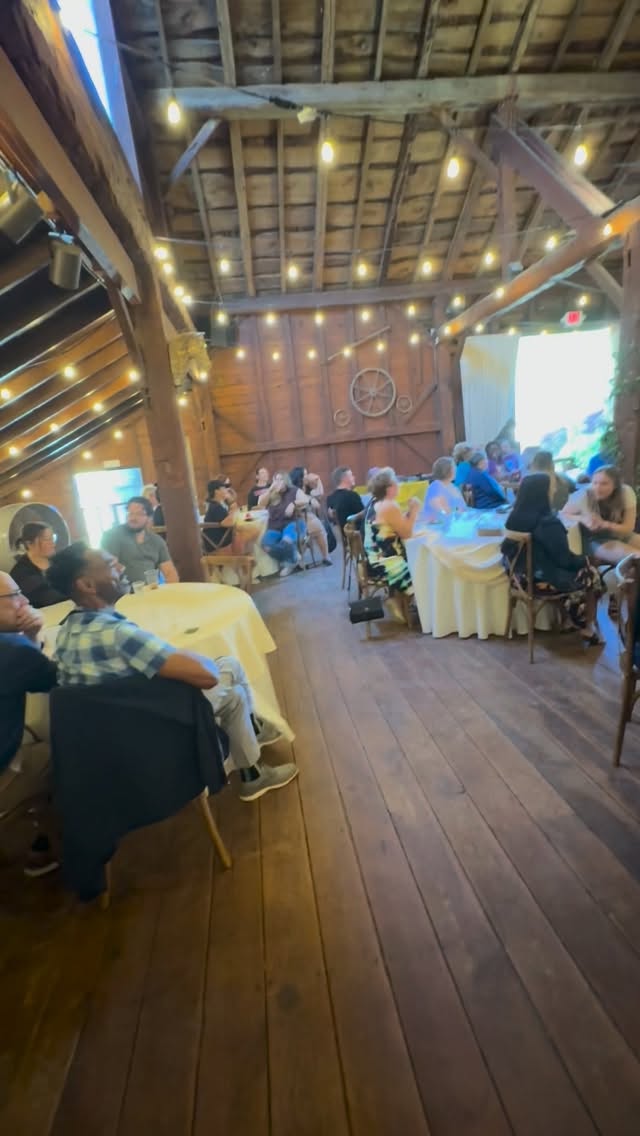 omgggg we had such a frightening time sunday with @thegoldengays85
holy ghost ! were they amazing…. 👻
and the most horrifying news, they will be back for a jolly gay time …
Details to be announced soon 🤶🎄