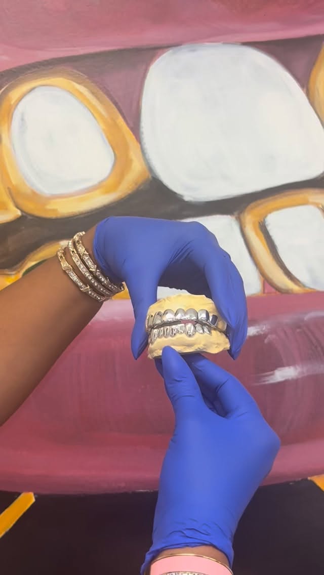 Missing side teeth? No problem! Come see us ! Walk ins welcome 💪🏽💪🏽🤫🤐