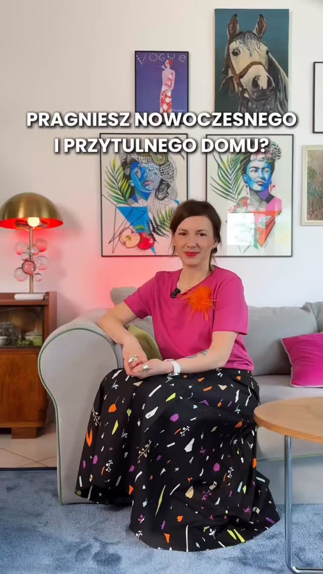 Pragniesz mieszkać nowocześnie, a zarazem przytulnie?
Chcesz korzystać z nowoczesnych technologii i rozwiązań ułatwiających codzienne życie, a jednocześnie marzysz o ciepłym, komfortowym domu, w którym łatwo
wypocząć i cieszyć się bliskością z najbliższymi?
Spełnienie obu tych potrzeb bywa prawdziwym wyzwaniem.
Od 15 lat pracuję z osobami takimi jak Ty i widzę ile przysparza trudności. Wymaga podejmowania mnóstwa decyzji i opanowania logistyki, pochłania pieniądze i czas.
Na szczęście nie musisz zmagać się z tym sama ani sam!
W swojej pracy skupiam się na dogłębnej analizie Twoich potrzeb i smaków estetycznych, aby móc zaproponować Ci tylko te rozwiązania, które naprawdę na nie odpowiadają.
Przede wszystkim pomogę Ci zachować spokój – stworzę rysunki, plany i listy – uporządkuję działania i zadbam o Twoje pełne przygotowanie do mających się rozpocząć prac budowlanych lub wykończeniowych.
Ubierając Twój dom w konkretne rozwiązania uwzględnię oczekiwania Twoje i pozostałych domowników. Dzięki spojrzeniu z zewnątrz potrafię ostudzić emocje i spoić różne wizje w jedną optymalną koncepcję.
Pomogę Ci okiełznać budżet - pokażę Ci które rozwiązania są warte swojej ceny, a które stanowią jedynie chwilową modę.
Co jednak najważniejsze – dołożę wszelkich starań, aby Twoje wnętrze było w pełni Twoje – z osobistymi akcentami i pamiątkami, aby otaczała Cię pozytywna energia i elementy zgodne z Twoim DNA.
Wierzę, że to właśnie one mają ogromny wpływ na nasz nastrój i nastawienie do świata i ludzi.
Nie trać więcej czasu ani nerwów! Umów się na bezpłatną, 20-minutową konsultację, podczas której opowiesz mi czego potrzebujesz, a ja pokażę Ci, jak możemy to zrealizować.
Poznajmy się i sprawdźmy, czy jest przestrzeń do współpracy!
#projektywnętrztoruń #projektantkawnetrztorun #wnetrzatorun