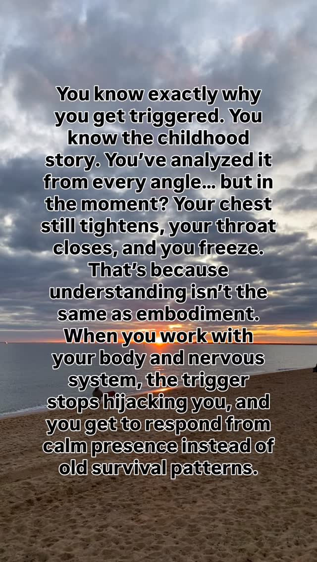 Ever wonder why all the self-awareness in the world doesnât stop the trigger in the moment?
Thatâs because healing isnât just in the mind it lives in the body. When your nervous system is stuck in old survival patterns, it overrides logic every time.
Somatic healing helps you move from analysis into embodiment, so your body no longer hijacks you and you can finally respond from calm, grounded presence.
Have you noticed this difference between knowing and embodying? Share below or DM me if youâd like to book a free connection call to explore your options with somatic therapy.