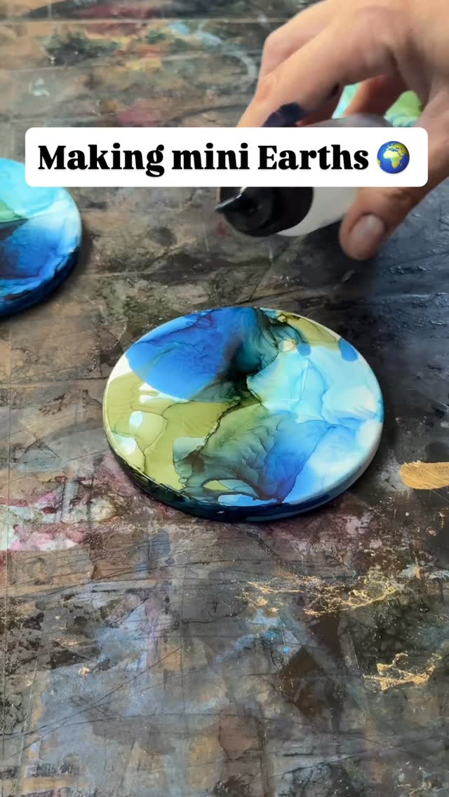 Painting planet Earth inspired coasters! 🌎
#alcoholink #alcoholinkartist #earth #functionalart #abstractart #artflowsessions #coasters #homedecor