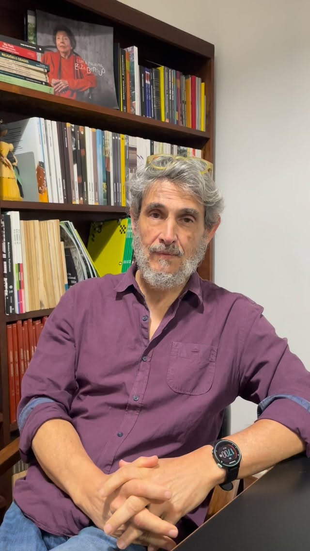 ✨ 16 anos de NDAC: como o Núcleo é visto por pesquisadores da área ✨
O depoimento de hoje é de Adrian Gurza Lavalle, fundador do Núcleo de Democracia e Ação Coletiva. Professor-livre docente do Departamento de Ciência Política da USP, presidente do Centro Brasileiro de Análise e Planejamento (CEBRAP), Vice-diretor do Centro de Pesquisa, Inovação e Difusão de Estudos da Metrópole (CEM) e Coordenador do Instituto Nacional de Ciência e Tecnologia Transformações da Participação, do Associativismo e do Confronto Político (INCT Participa). Adrian é doutor em Ciência Política pela Universidade de São Paulo, graduado e mestre pela Universidade do México.