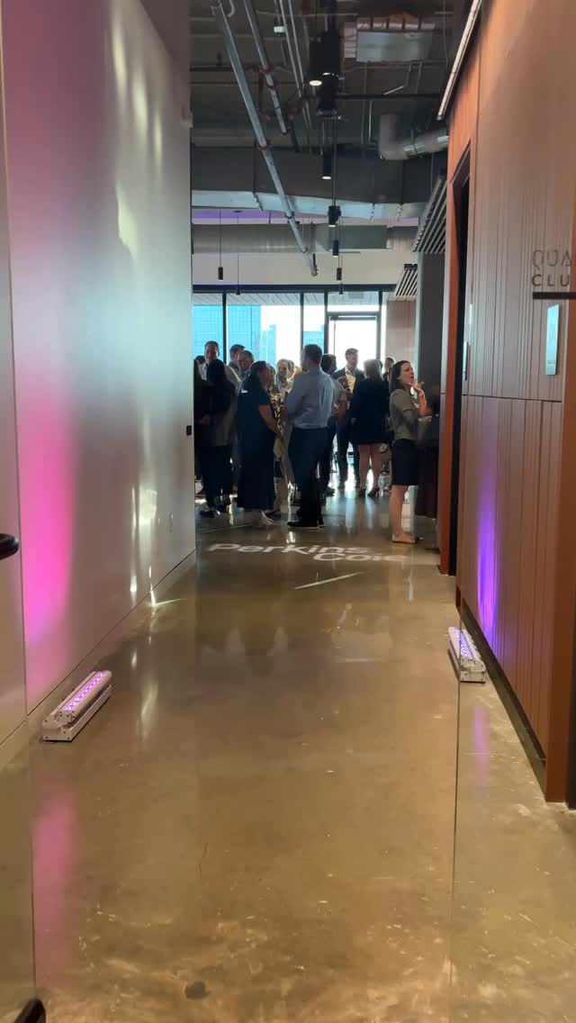 Taste of the Quad was epic! SIX restaurants in/near @thequad_uptown showed up & showed out for an amazing night celebrating 15 years for @perkinscoiellp
#eventrentals #dallascatering #corporatecatering
@writtenbytheseasons
@twohandsrestaurant
@crushcraft
@laspalmastexmex
@bowenhouse
@thedollyllama_us
@thedrdelphinium
@bashify.co
@avsd_pro
@clovertheviolinist