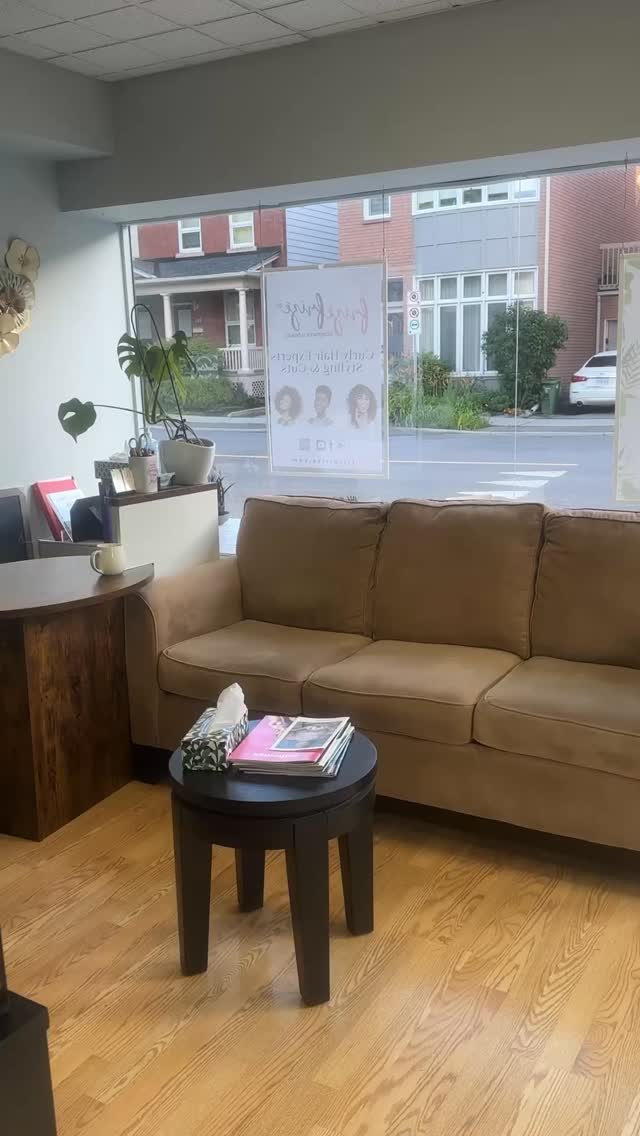 Too busy to make it to the salon? No worries — I’ll bring it to you! 🚗💨
With Frizé Frizé On The Go, you get professional hair care in the comfort of your home.
Book your appointment through the link in bio!
.
.
.
#frizé_frizé #frize_frize #Canadianmade #coilyhair #Curlyhair #Hairproducts #Haircuts #Hairstyles #Hydration #Hydrationtreatment #Naturalhairproducts #naturalhairsolutions #Texturedhair