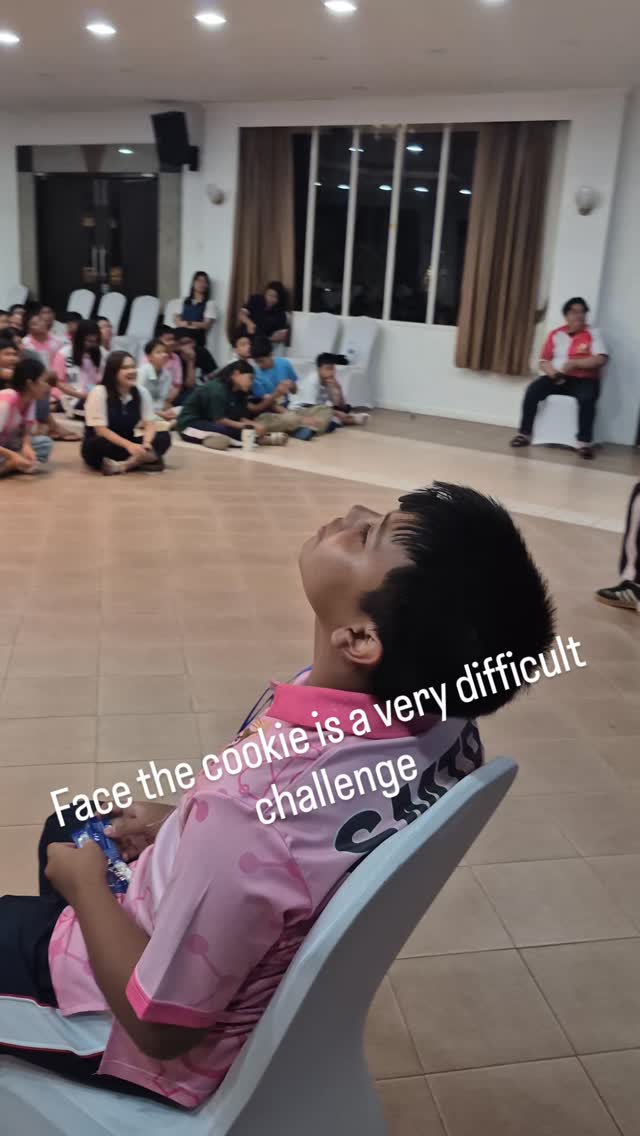 Amazing English camp with @apple.brain and @samosonltd.co, evening activities are challenges that studebt have to complete with in 60 second #thailand #englishcamp #sichon #applebrain #samoson #englisgforfun