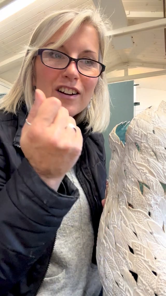 Today I’ve been working on the gold details that will catch the light in this leafy Ceramic figurative sculpture.
I made this sculpture out of clay leaves. It’s been a very methodical and time consuming task, and such a joy to create. The sculpture has been stoneware fired to achieve the glaze result that I wanted. Now for the finishing touches.
#golddetails #ceramicstudio #ceramicsculptureculture #smallbusinessbigheart #pottery