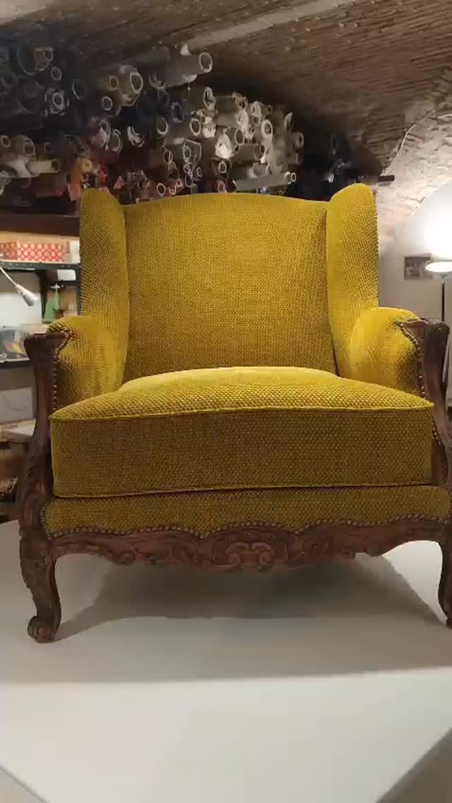 Rénovation complète pour cette belle Bergère à coussin.
Finition passepoil et clous.
Tissu @casaltissus
#tapissiernîmes
#savoirfairefrancais
#artisansgardois
#fabricationfrançaise
#tapissierdecorateur
#couleurssurmesure
#tissusdequalité