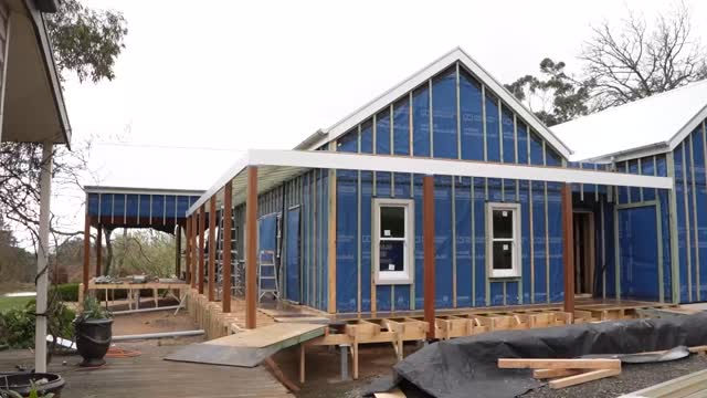 The Woodend pergola and decking framework is a big undertaking, but it pays not to rush the details.
The homestead aesthetic will come together quickly once the decking boards and pergola roof go on.
Design by @sosarchitects
.
.
.
.
.
.
#buildtrend #buildtrendhomes #masterbuilder #sustainablebuilding #victorianbuilder #macedonranges #macedonrangesbuilder #australianarchitecture #architecturevictoria #woodend #siteprogress #homesteaddesign